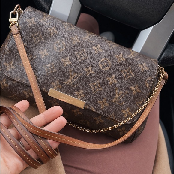 Louis Vuitton, favorite MM Crossbody Bag - Picture 2 of 10